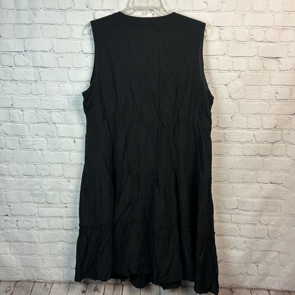 BloomChic Black notched Neck Tiered Sleeveless Dress Plus Size 1X & 3X - Picture 6 of 6